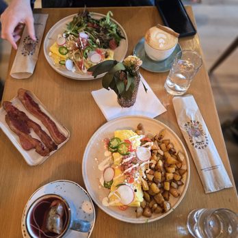 Hatch 44 Cafe - Cafes Near Me - Metuchen, New Jersey