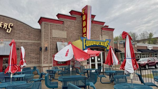 Fuddruckers by null