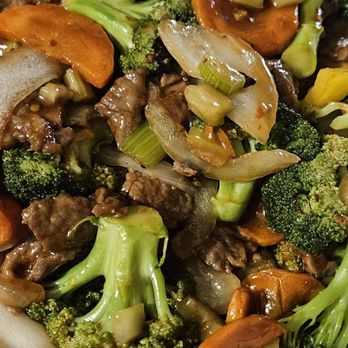 Szechuan Empire North - Hunan beef....added carrots and celery ry to the broccoli and peppers - Wine Bars Near Me - Commerce Township, Michigan Szechuan Empire North - Hunan beef....added carrots and celery ry to the broccoli and peppers - Wine Bars Near Me - Commerce Township, Michigan