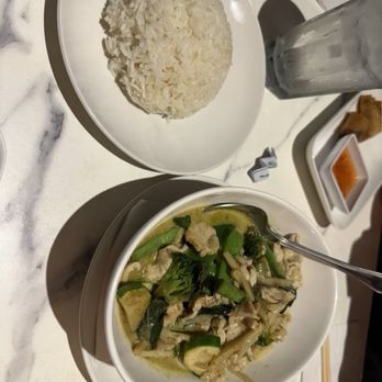 Thai Stellar - Green curry - Salad Near Me - Pearland, Texas