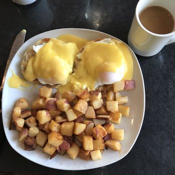 Bickfords Family Restaurant - Egg Benedict with home fries and coffee - American Near Me - Burlington, Massachusetts