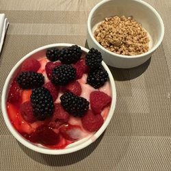 Yogurt, fruit and granola