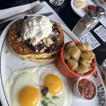 L'Avenue - Breakfast & Brunch Near Me - Laval, Quebec