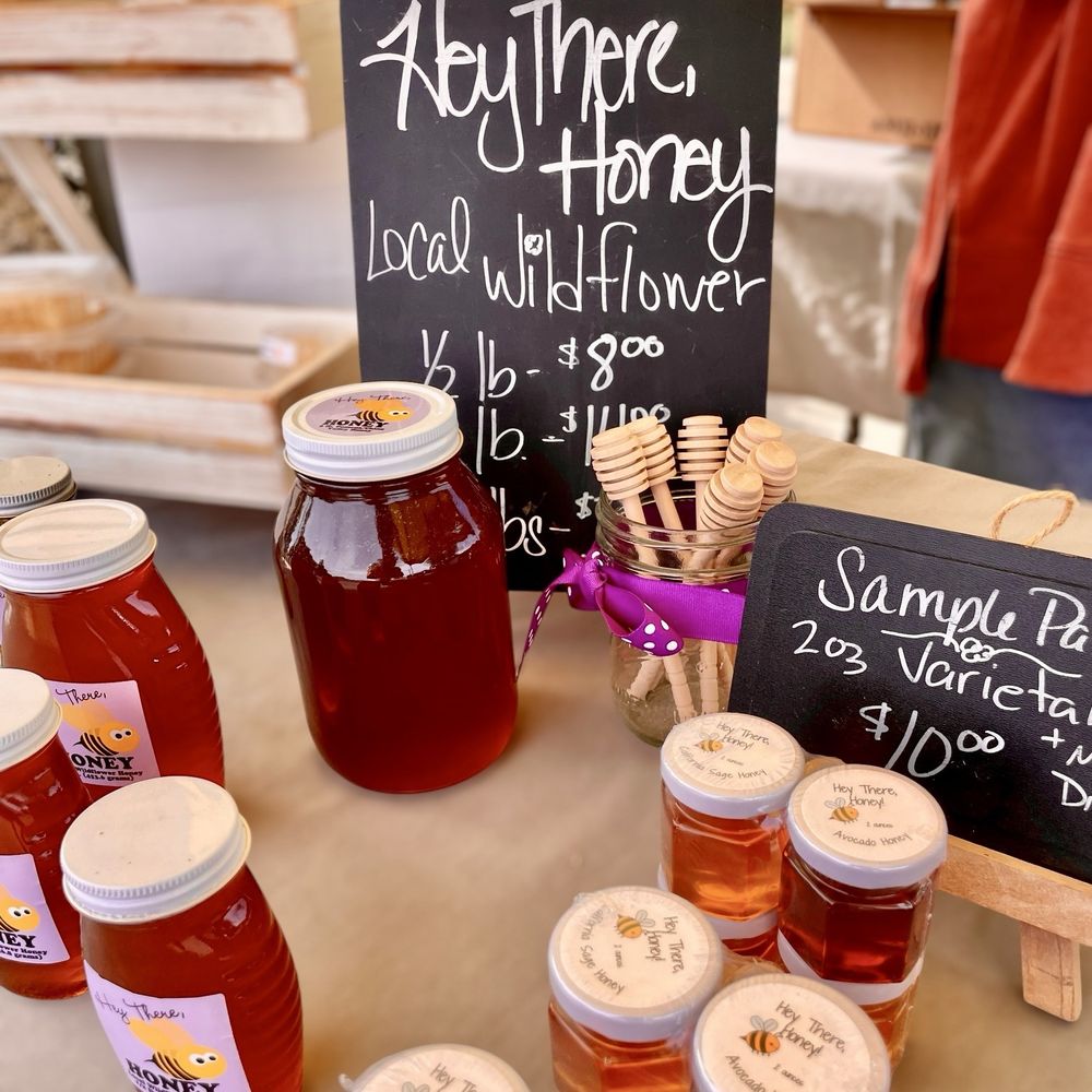 Hey There Honey Logo