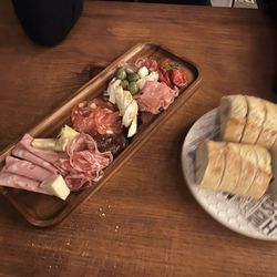 Avellino Italian Market and Wine Bar - Charcuterie and delicious bread