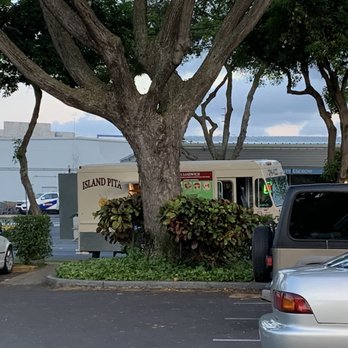 Island Pita - Next to the walkway from the Foodland parking lot area. - Food Trucks Near Me - Kailua, Hawaii