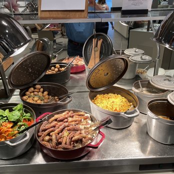 Lufthansa Senator Lounge Non-Schengen - Hot dishes - Airport Lounges Near Me - Munich, BY