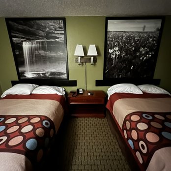 Super 8 by Wyndham Rolla - My room - Hotels Near Me - Rolla, Missouri