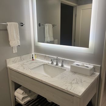 Ramada by Wyndham Burbank Airport - Bathroom Sink - Hotels Near Me - Burbank, California Ramada by Wyndham Burbank Airport - Bathroom Sink - Hotels Near Me - Burbank, California