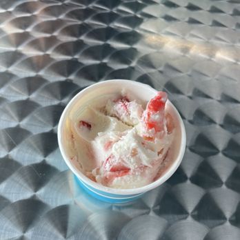 La Michoacana Plus - Strawberries with Cream - Fresas con Crema - Ice Cream & Frozen Yogurt Near Me - Milwaukee, Wisconsin