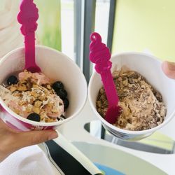 Menchies Frozen Yogurt - Froyo