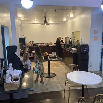 Casablanca Inn - Breakfast room - Hotels Near Me - San Clemente, California