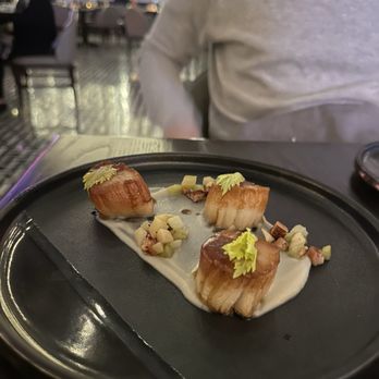Hell's Kitchen - seared scallops - Cocktail Bars Near Me - Funner, California