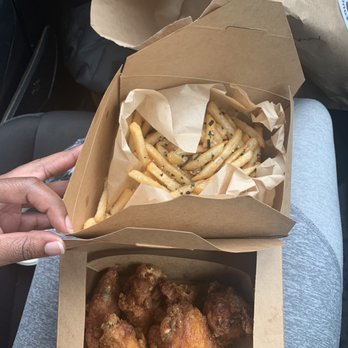 Seoulside Wings - Lemon pepper wings, honey butter fries - Food Trucks Near Me Seoulside Wings - Lemon pepper wings, honey butter fries - Food Trucks Near Me