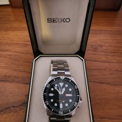 Watch Outlet - My old divers watch with a brand new crystal. Looks awesome.