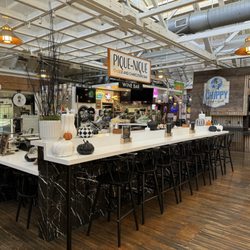 Pique-Nique - Pique-Nique's wine bar is ready for Halloween