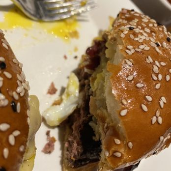 Gordon Ramsay Burger Las Vegas - Farmhouse burger - Burgers Near Me - Las Vegas, Nevada