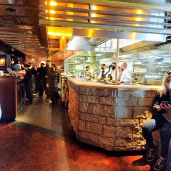Houston's Restaurant - Steakhouses Near Me - Pasadena, California