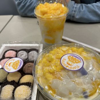 Mango Yummy - Different flavoured mochi's, mango smoothie with tapioca, and mango shaved ice cream - Desserts Near Me - Richmond, British Columbia