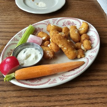 Bernie's - Cheese curds - American Near Me - East Grand Forks, Minnesota