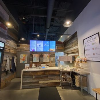 Revitasize - View of the cash area. - Juice Bars & Smoothies Near Me - Aurora, Ontario