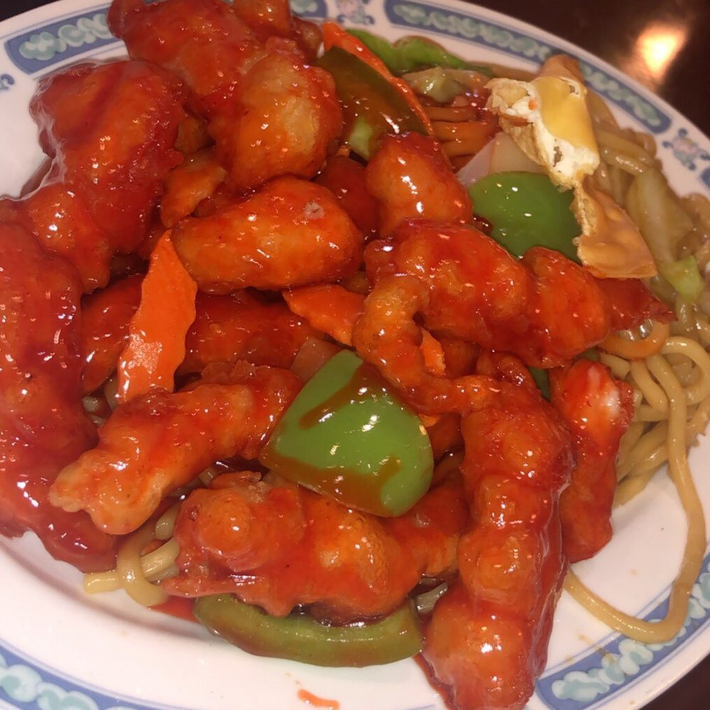 Chicken chowmein & sweet sour chicken! Chicken chowmein & sweet sour chicken!