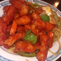 Chicken chowmein & sweet sour chicken! Chicken chowmein & sweet sour chicken!