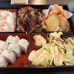 Toro Sushi - Bento Deluxe
