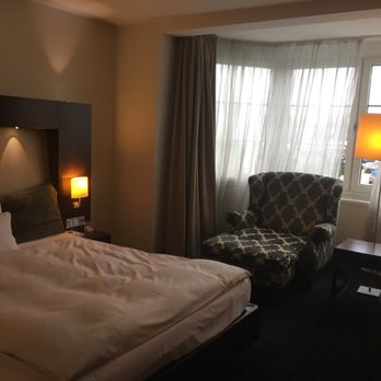Wellings Parkhotel - Nice room with lots of plugs - Hotels Near Me - Kamp-Lintfort, NW
