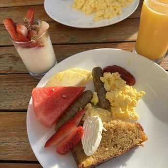 Longboard Club - Breakfast & Brunch Near Me - Honolulu, Hawaii