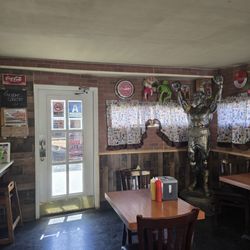 Burger Hut - Dining area
