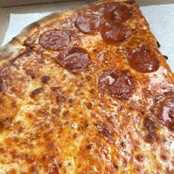 Wiley's Pizzeria & Grill - Pepperoni & cheese pizza slices