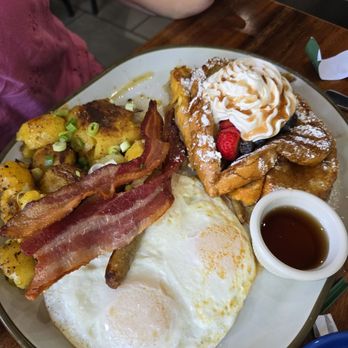 Gina's Kitchen +Catering - Traditional Breakfast with French Toast and eggs over medium - Breakfast & Brunch Near Me - Rancho Cucamonga, California