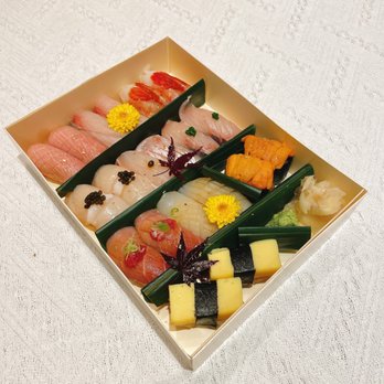 Sushi Umi - A la carte sushi - Sushi Bars Near Me - Markham, Ontario