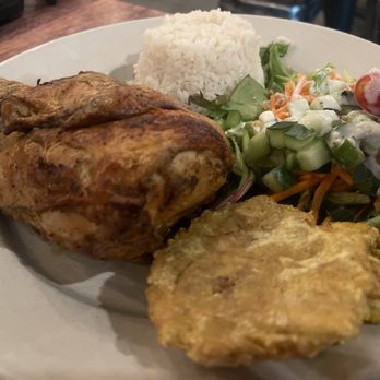 Sofrito Latin Cafe - Baked chicken, white rice And side salad - Latin American Near Me - Orlando, Florida Sofrito Latin Cafe - Baked chicken, white rice And side salad - Latin American Near Me - Orlando, Florida