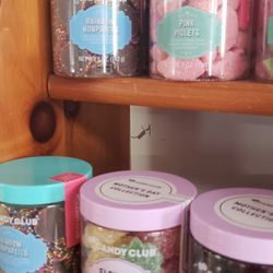 The Happy Hive - Candy shelf