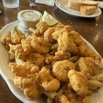 Mandina's Restaurant - Fried shrimp - Cajun/Creole Near Me - New Orleans, Louisiana