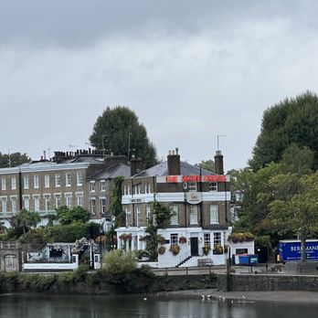 The White Cross - Pubs Near Me - London, XGL The White Cross - Pubs Near Me - London, XGL