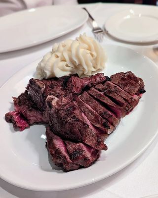 Hy's Steakhouse & Cocktail Bar by null