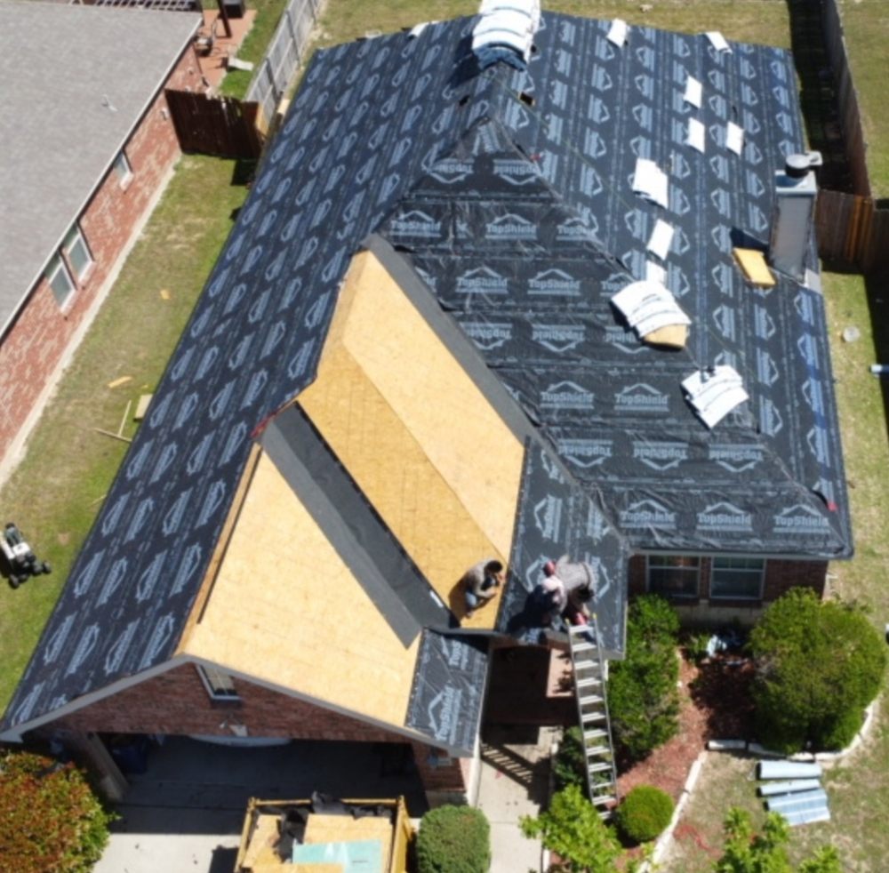 Slide of Lee's Roofing & Construction