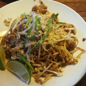 Star Noodle - Pad thai (shrimp was a little chewy, but better than average) - Asian Fusion Near Me - Lahaina, Hawaii