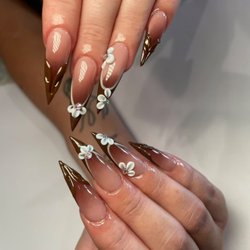 Lavue Nail Lounge