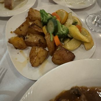 TESTO’S RESTAURANT AND BANQUETS - Updated December 2025 - 23 Photos ...