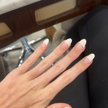 Lili's Nail Spa - Nail Salons Near Me - Montgomery, Illinois
