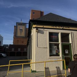 Ted and Wallys - Outside
