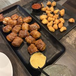 Ed’s Tavern - Pretzel bites and cheese curds