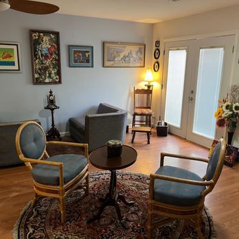 Mastercraft Custom Interiors - Note accent wall - perfect alignment at corners - Painters Near Me Mastercraft Custom Interiors - Note accent wall - perfect alignment at corners - Painters Near Me