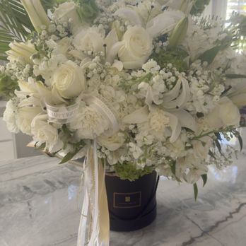 Oh Flower by Naz - Birthday flower arrangement. Breathtaking ! - Floral Designers Near Me Oh Flower by Naz - Birthday flower arrangement. Breathtaking ! - Floral Designers Near Me