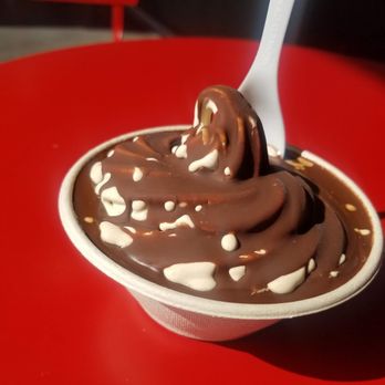 Gott's Roadside - Takeout Window - Salted Caramel w/ Chocolate Dip - Ice Cream & Frozen Yogurt Near Me - San Francisco, California Gott's Roadside - Takeout Window - Salted Caramel w/ Chocolate Dip - Ice Cream & Frozen Yogurt Near Me - San Francisco, California