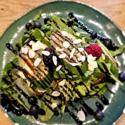 Café Leev - Avocadostulle mit Frischkäse
